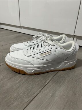 NWOT Reebok Club C Platform Sneakers Leather Gold Accent Gum Outsole, Size 8.5